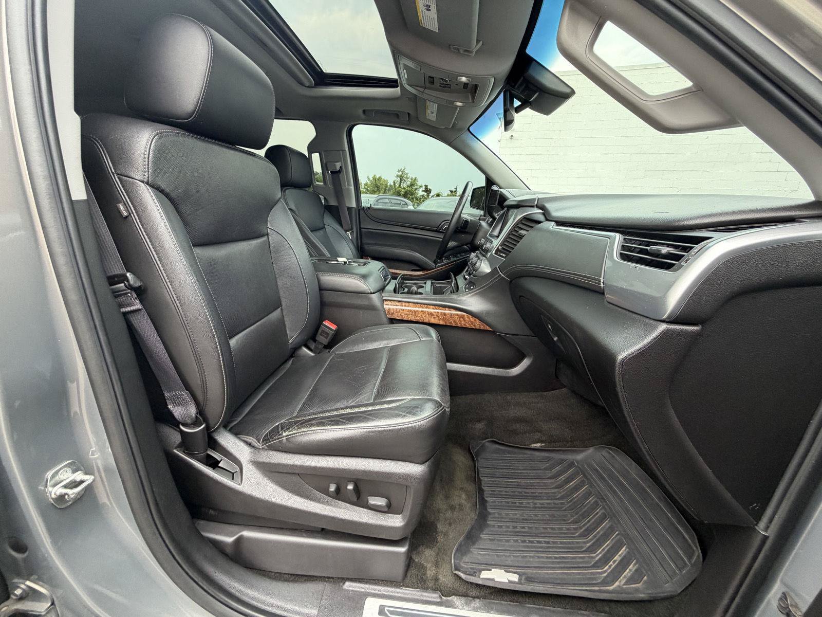 Used 2017 Chevrolet Suburban Premier AWD/4WD image 32