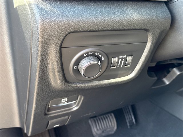 New 2025 Jeep Grand Cherokee Altitude image 14