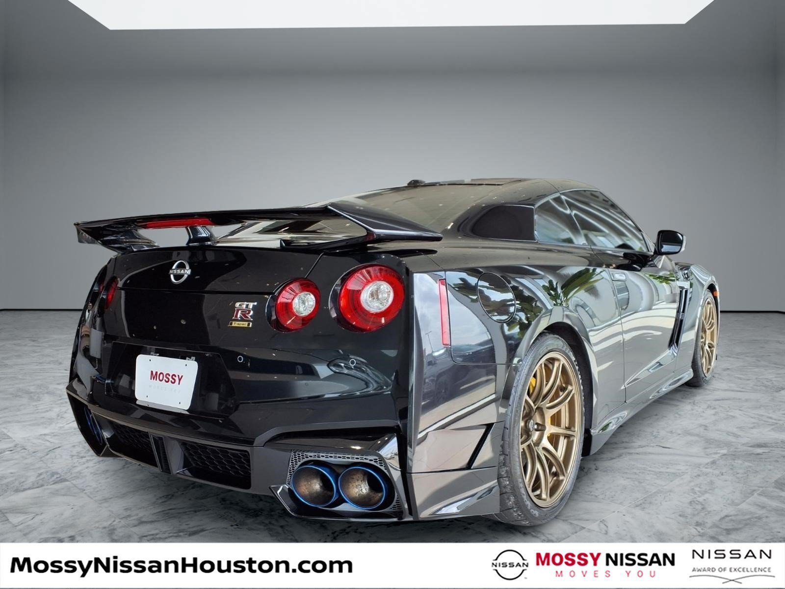 Used 2024 Nissan GT-R w/ Floor Mat Package AWD/4WD image 2