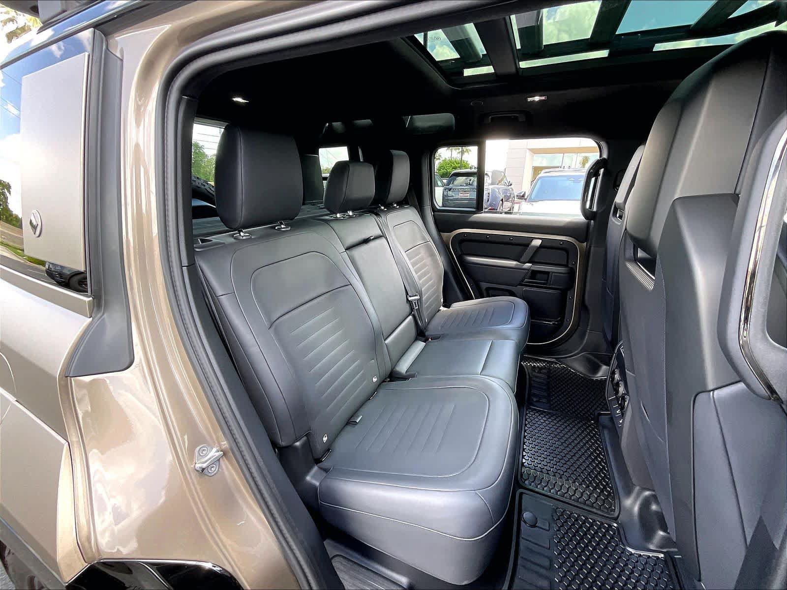 Used 2025 Land Rover Defender 110 AWD/4WD image 29