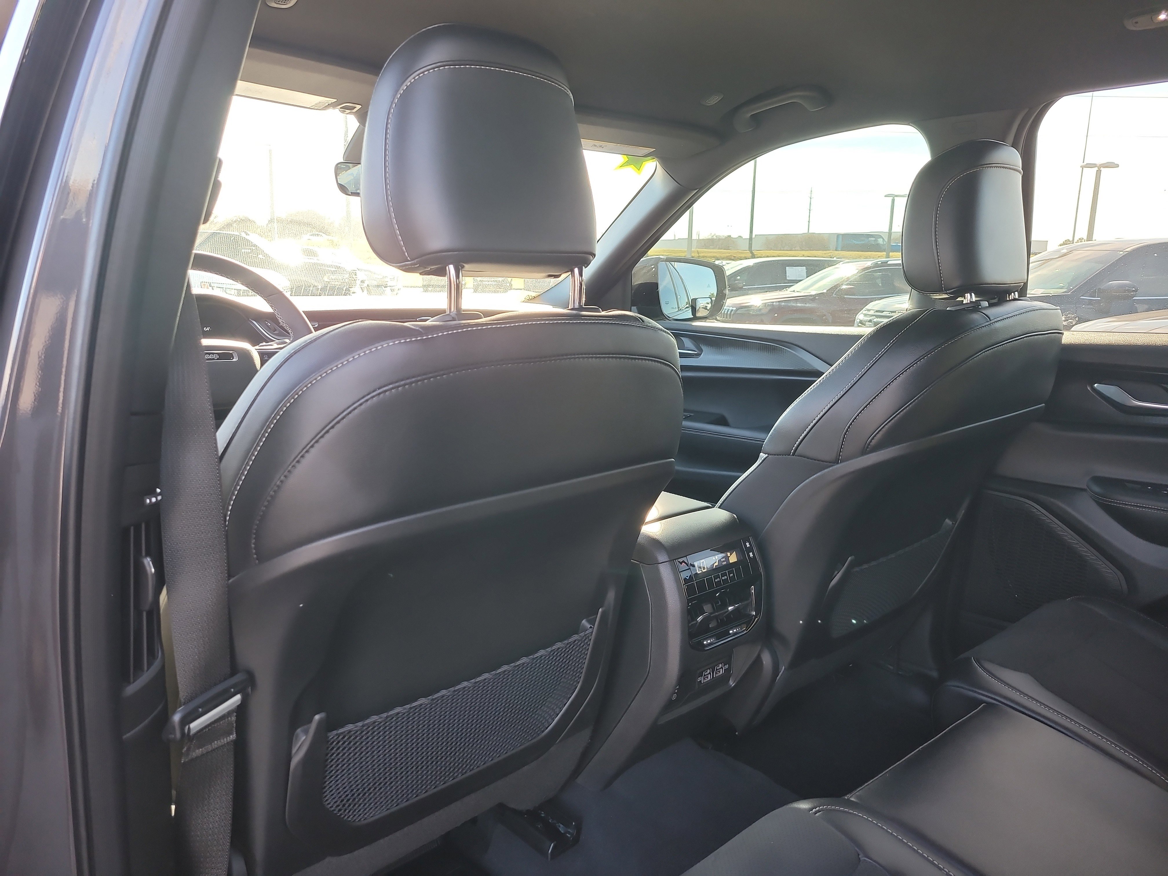 Used 2025 Jeep Grand Cherokee L Laredo image 13