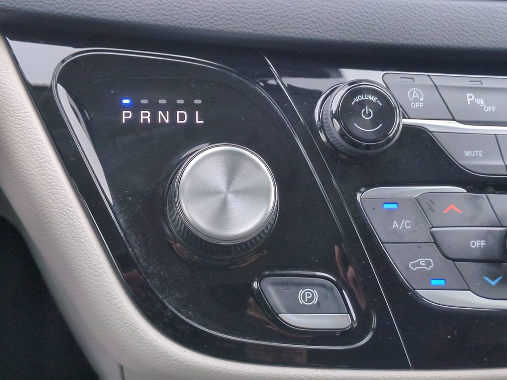 Used 2023 Chrysler Pacifica Touring-L FWD image 26