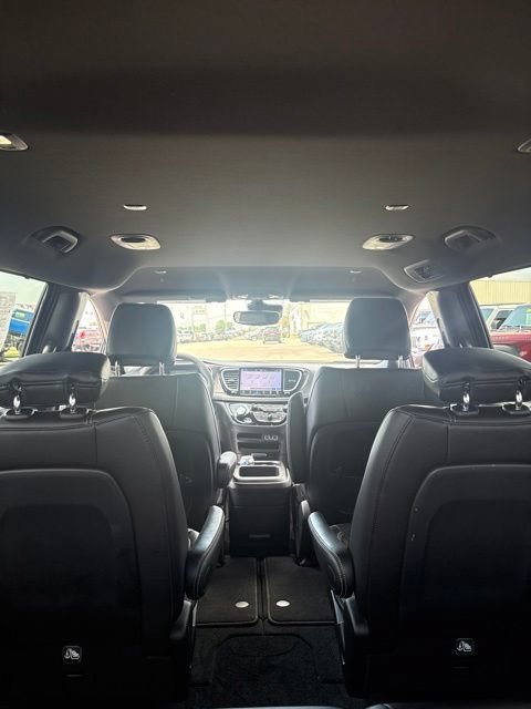 Used 2025 Chrysler Pacifica Select AWD/4WD image 24