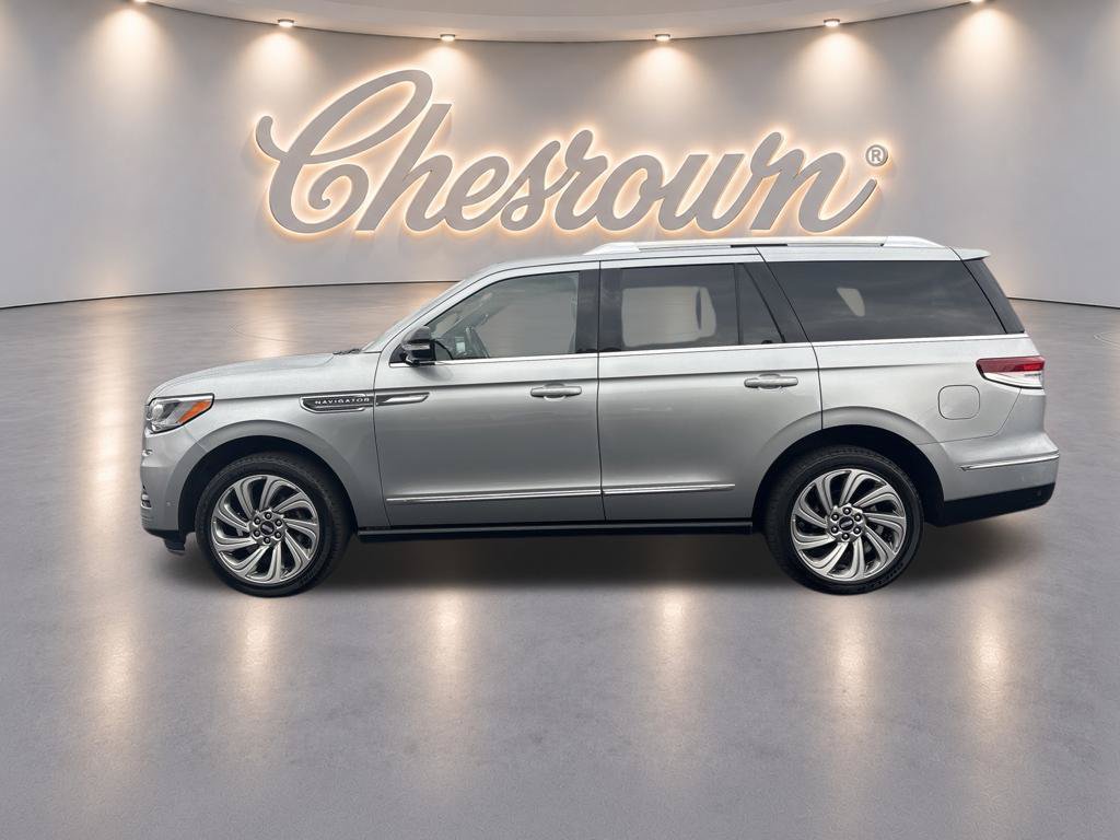 Used 2022 Lincoln Navigator Reserve AWD/4WD image 2