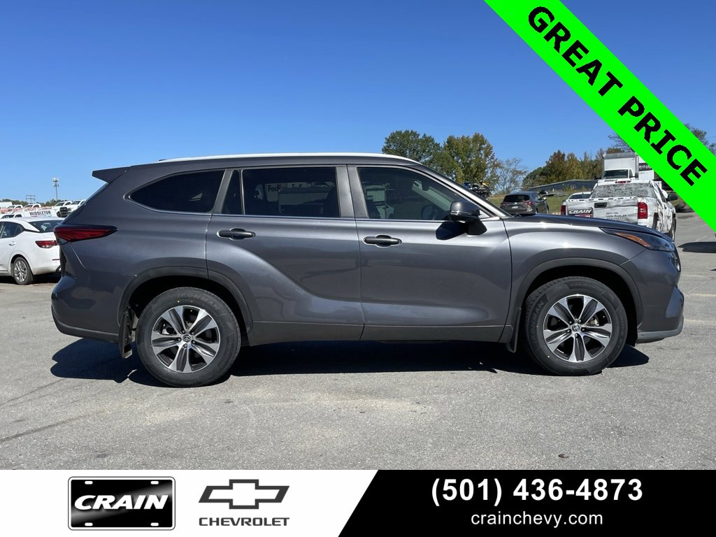 Used 2023 Toyota Highlander XLE image 9