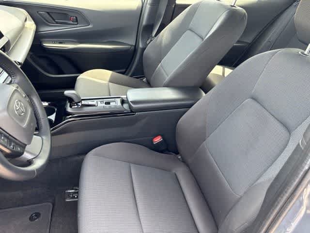 Used 2025 Toyota Prius LE AWD/4WD image 11