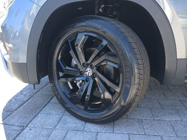 Used 2023 Volkswagen Atlas SE w/ Black Wheel Package image 33