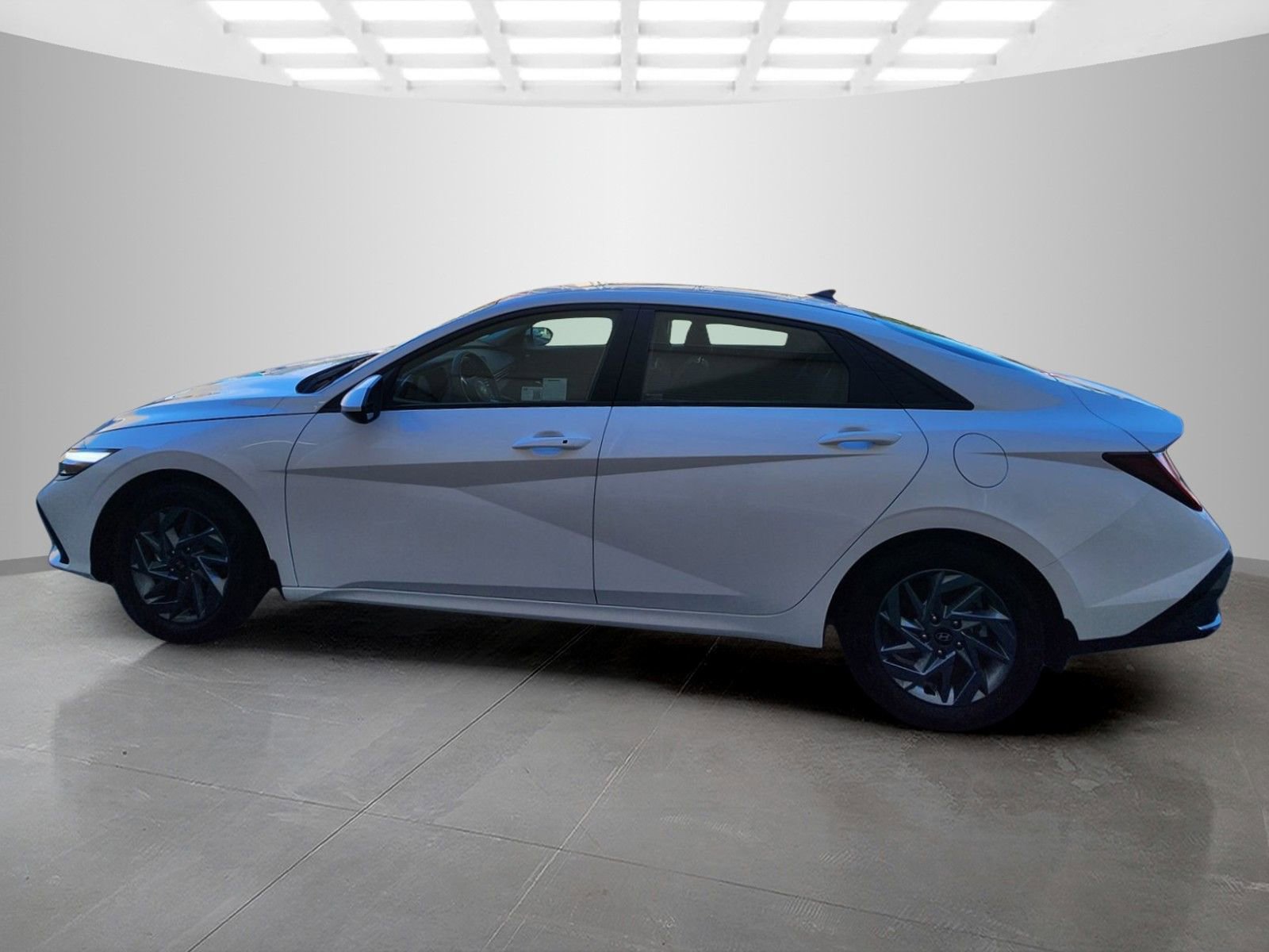 Certified 2025 Hyundai Elantra Hybrid FWD image 4