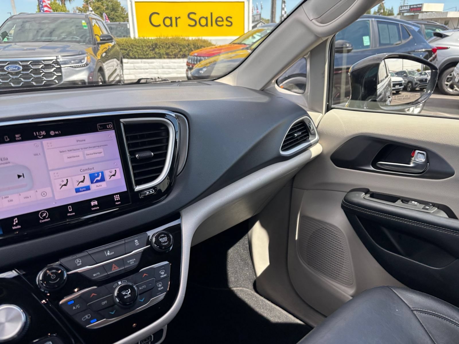 Used 2022 Chrysler Pacifica Touring-L FWD image 37