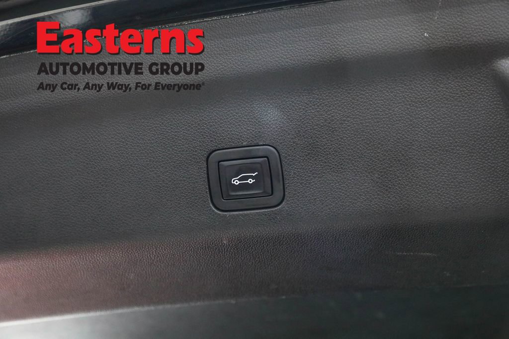 Used 2024 Chevrolet Suburban Premier RWD image 25