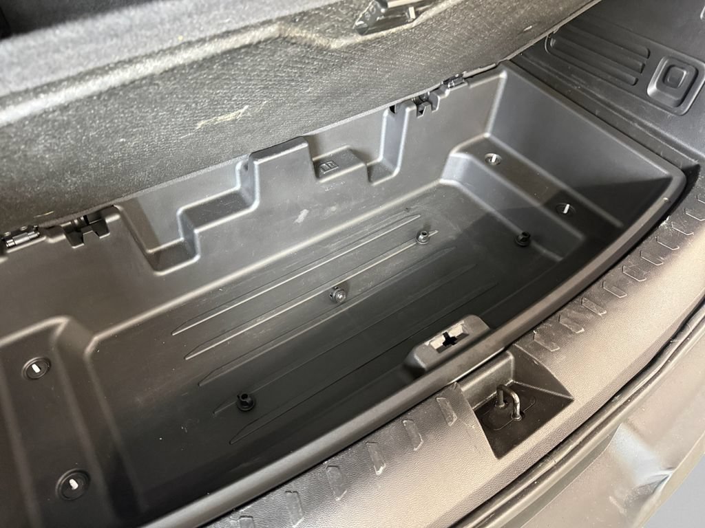 Used 2020 Chevrolet Traverse LS FWD image 13