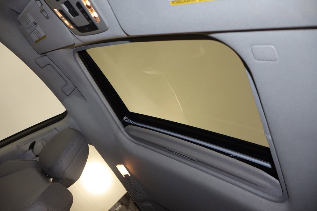 Used 2024 Toyota Sienna XLE image 25