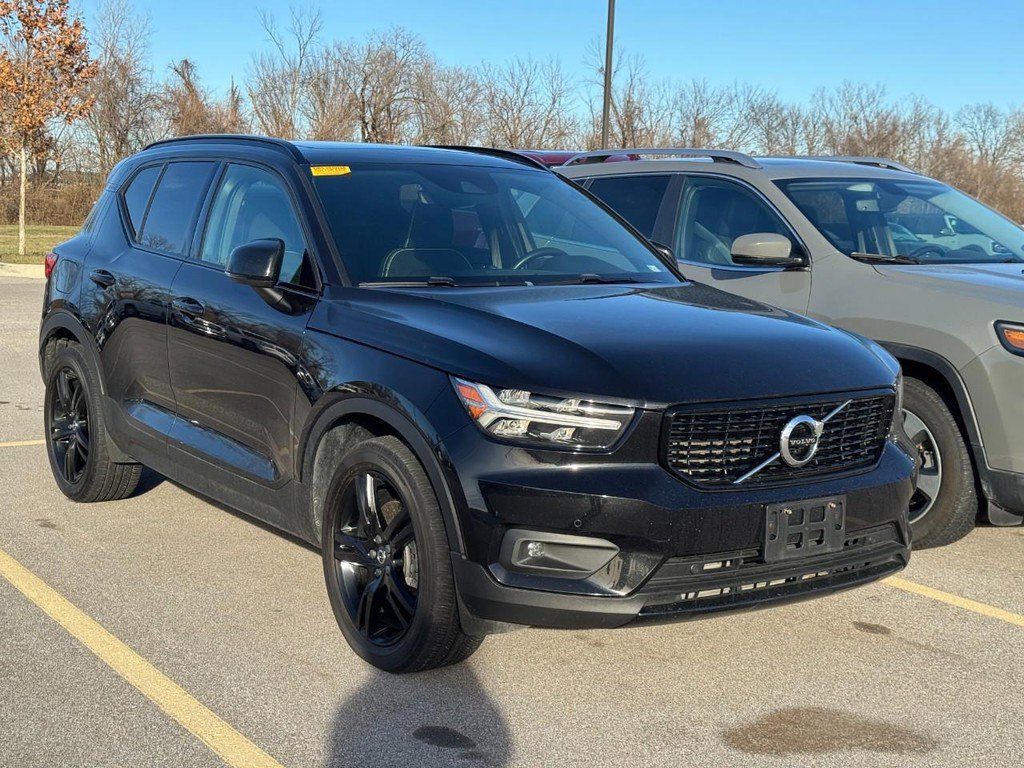 Used 2020 Volvo XC40 T5 R-Design image 2