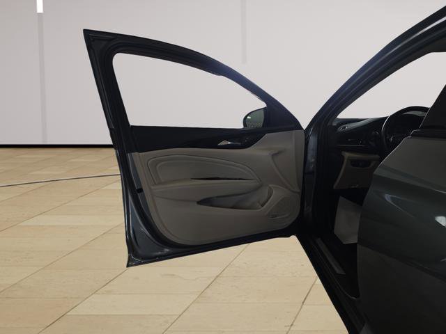 Used 2019 Buick Regal Essence w/ Driver Confidence Package I image 10