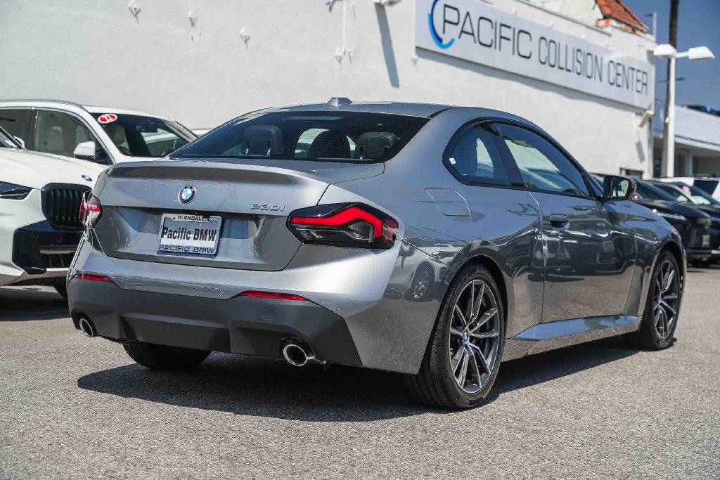 Used 2025 BMW 230i Coupe RWD image 8