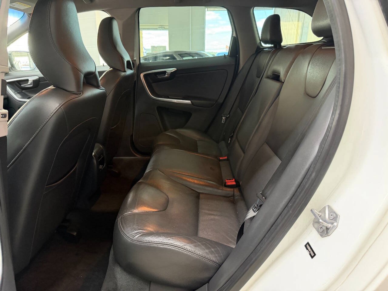 Used 2015 Volvo XC60 T6 w/ Protection Package AWD/4WD image 13