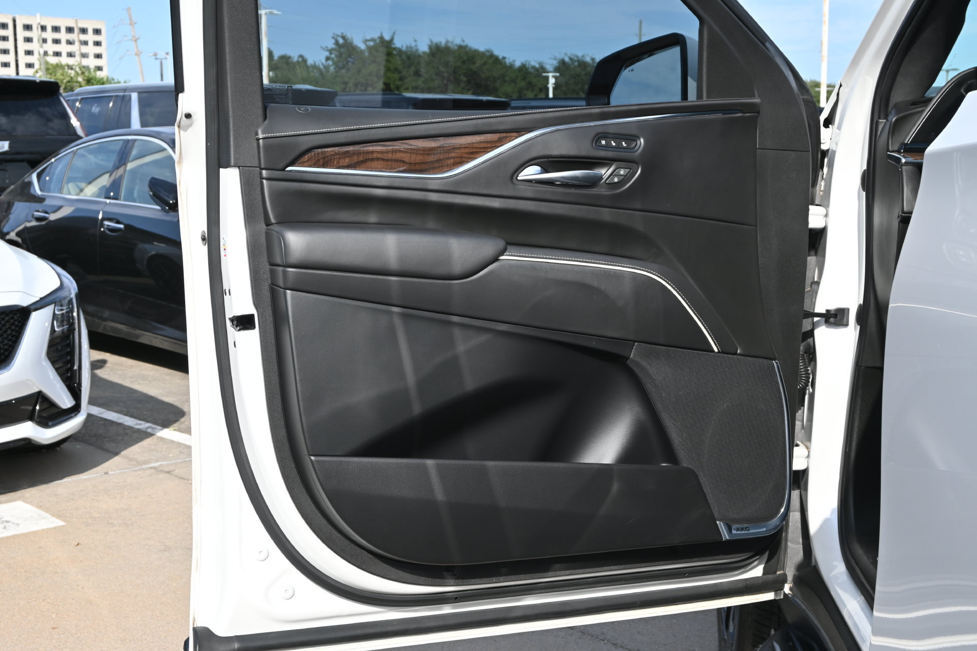 Certified 2021 Cadillac Escalade ESV Sport Platinum w/ LPO, ONYX Package AWD/4WD image 19