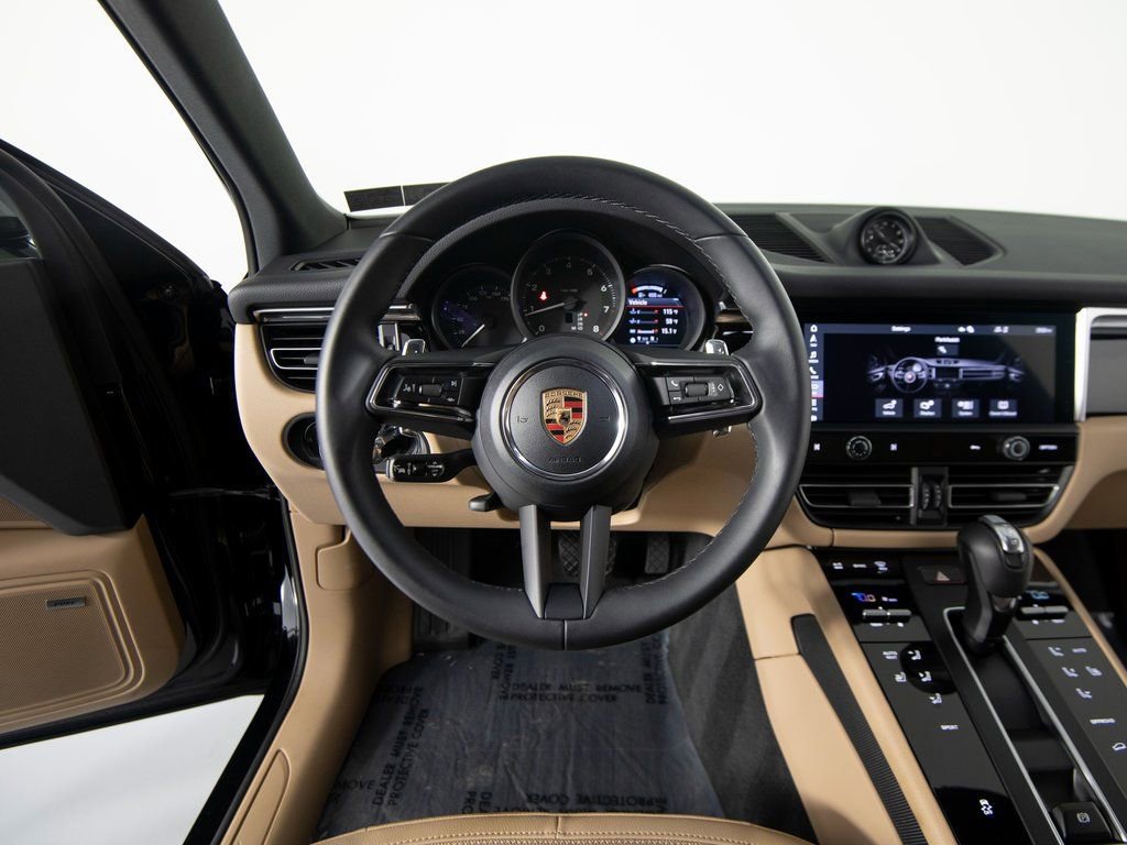 Certified 2025 Porsche Macan image 17