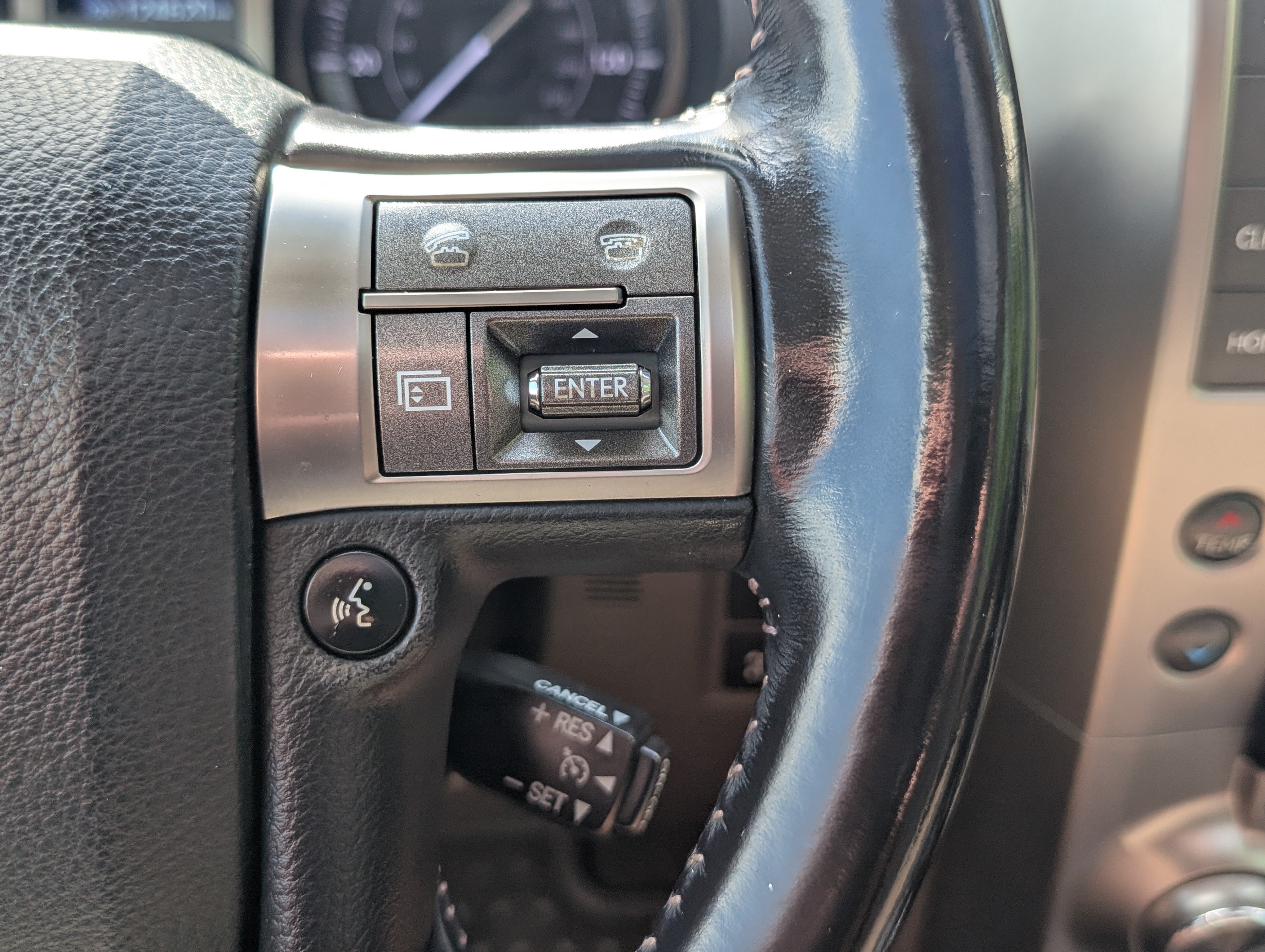 Used 2016 Lexus GX 460 w/ Premium Package AWD/4WD image 24