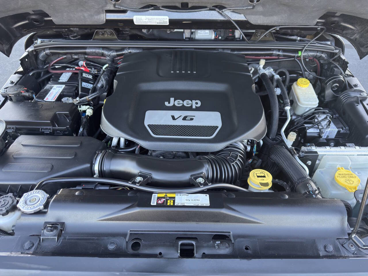 Used 2016 Jeep Wrangler Unlimited Sahara w/ Connectivity Group image 26