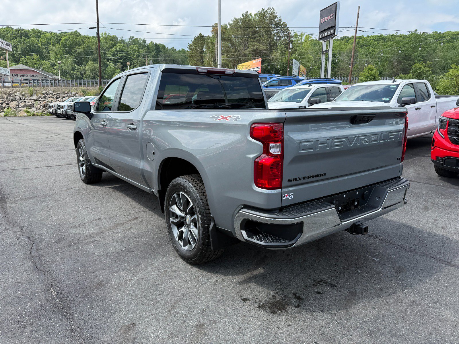 Used 2023 Chevrolet Silverado 1500 LT AWD/4WD image 3