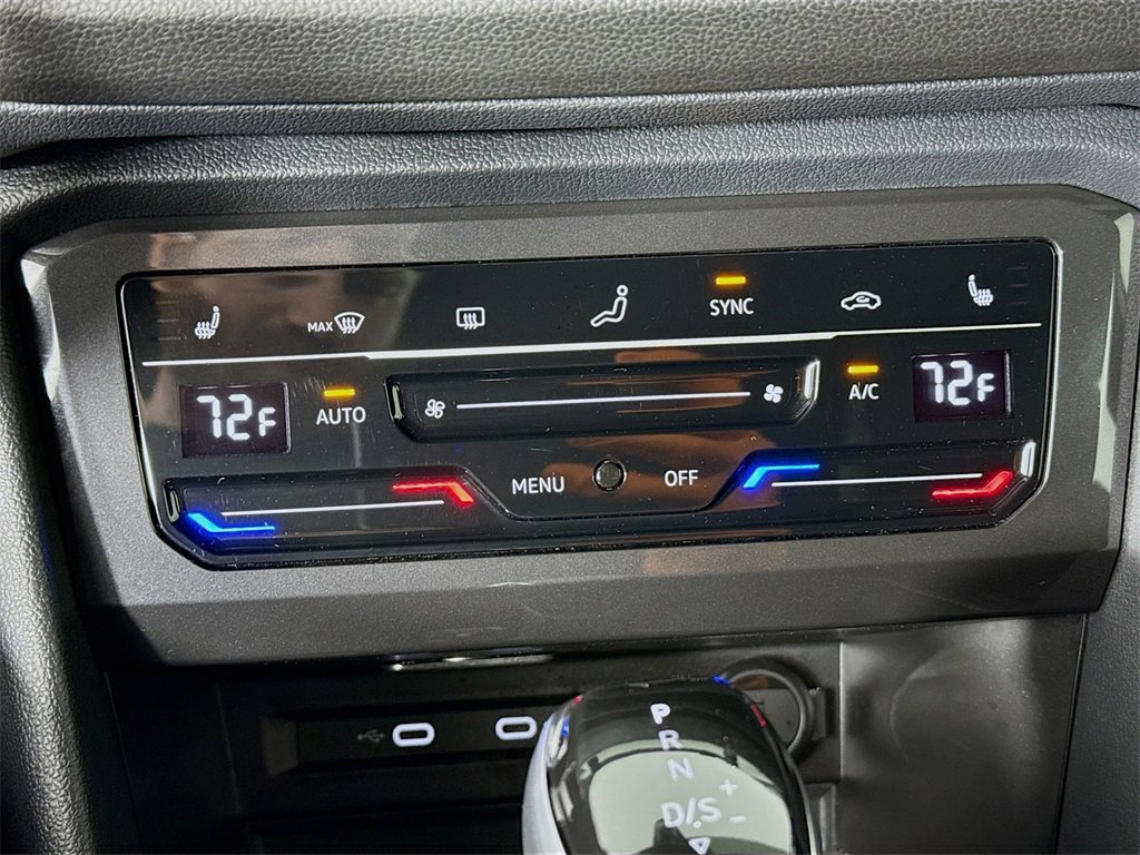 Used 2024 Volkswagen Tiguan SE R-Line image 15
