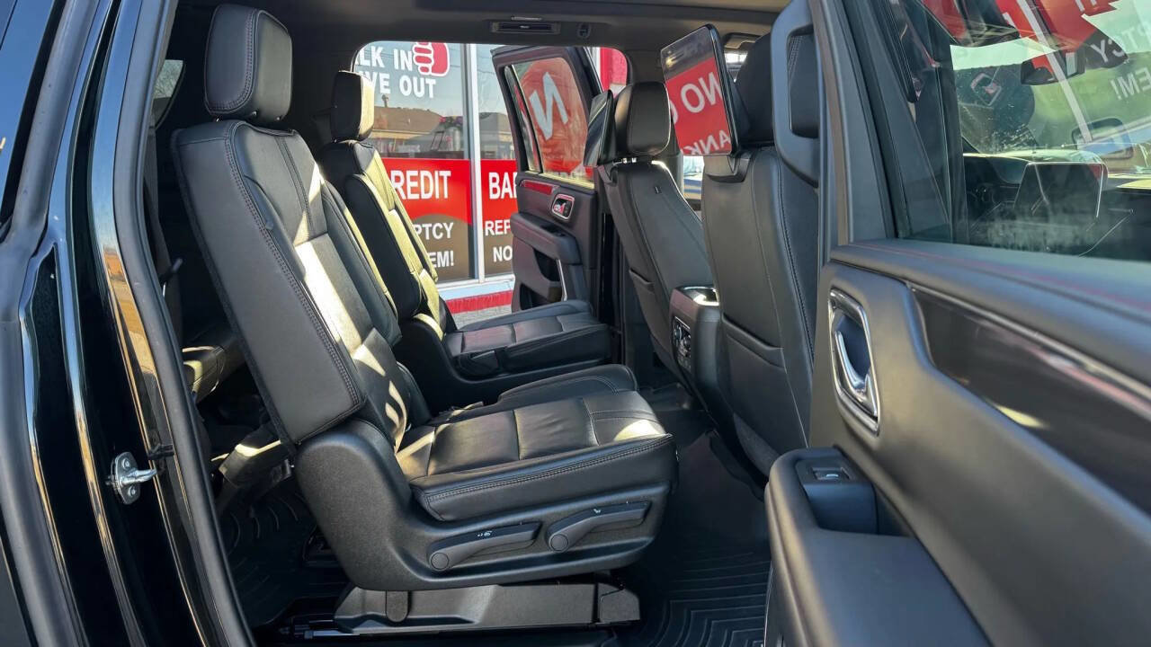 Used 2021 Chevrolet Suburban RST w/ Luxury Package image 18