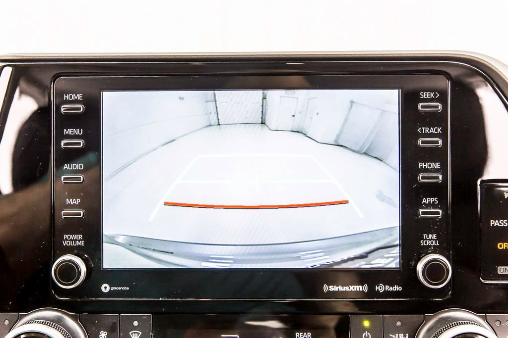 Used 2021 Toyota Highlander XLE image 14