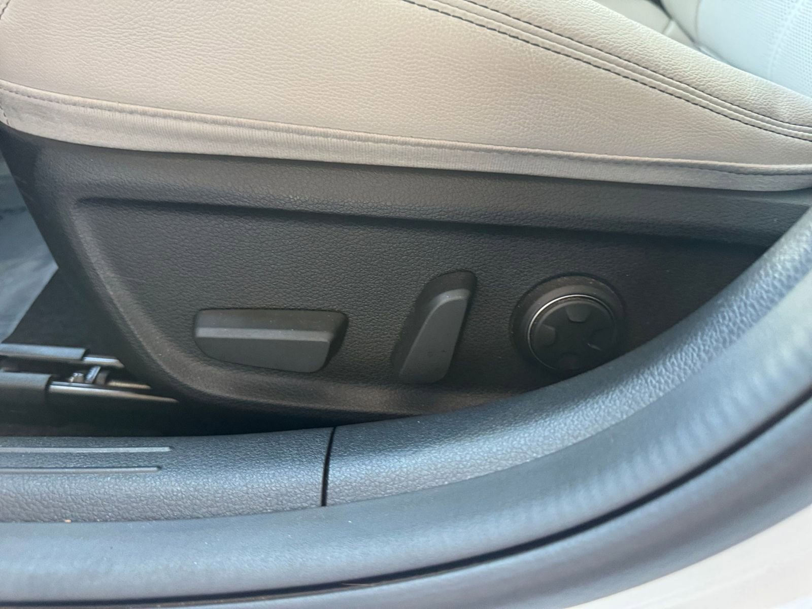 Used 2025 Genesis G70 2.5T image 23