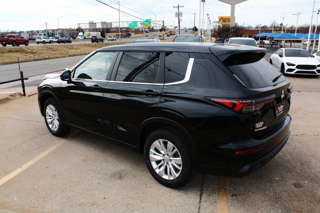 New 2026 Mitsubishi Outlander ES image 10