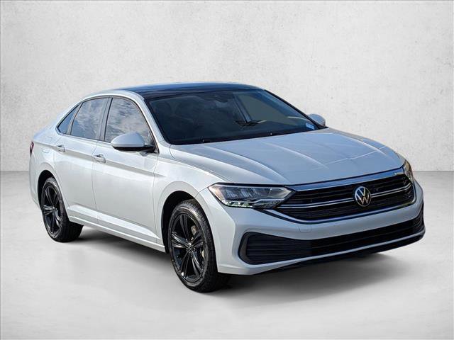 Used 2023 Volkswagen Jetta SE w/ Panoramic Sunroof Package FWD image 3