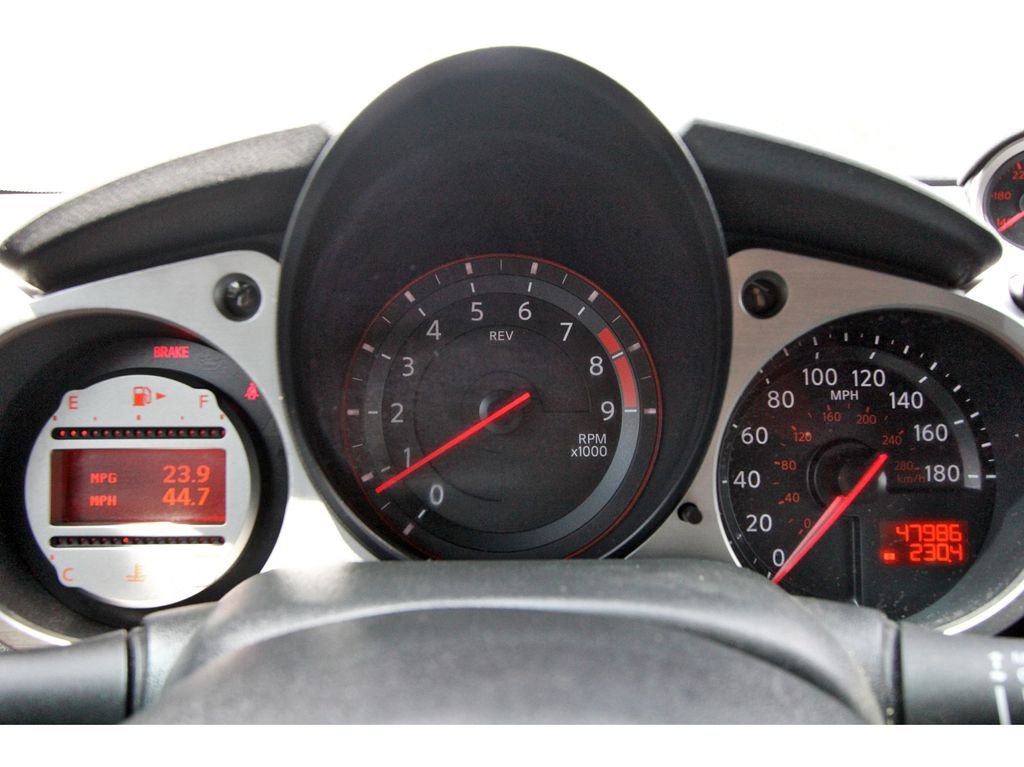 Used 2010 Nissan 370Z Touring image 7