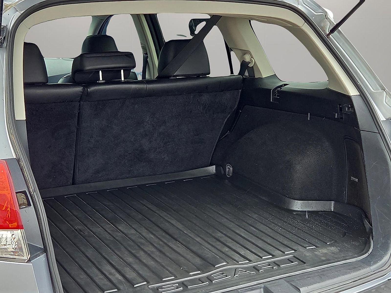 Used 2012 Subaru Outback 2.5i Limited w/ Moonroof Pkg image 9