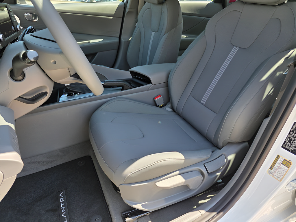 New 2026 Hyundai Elantra SE FWD image 13