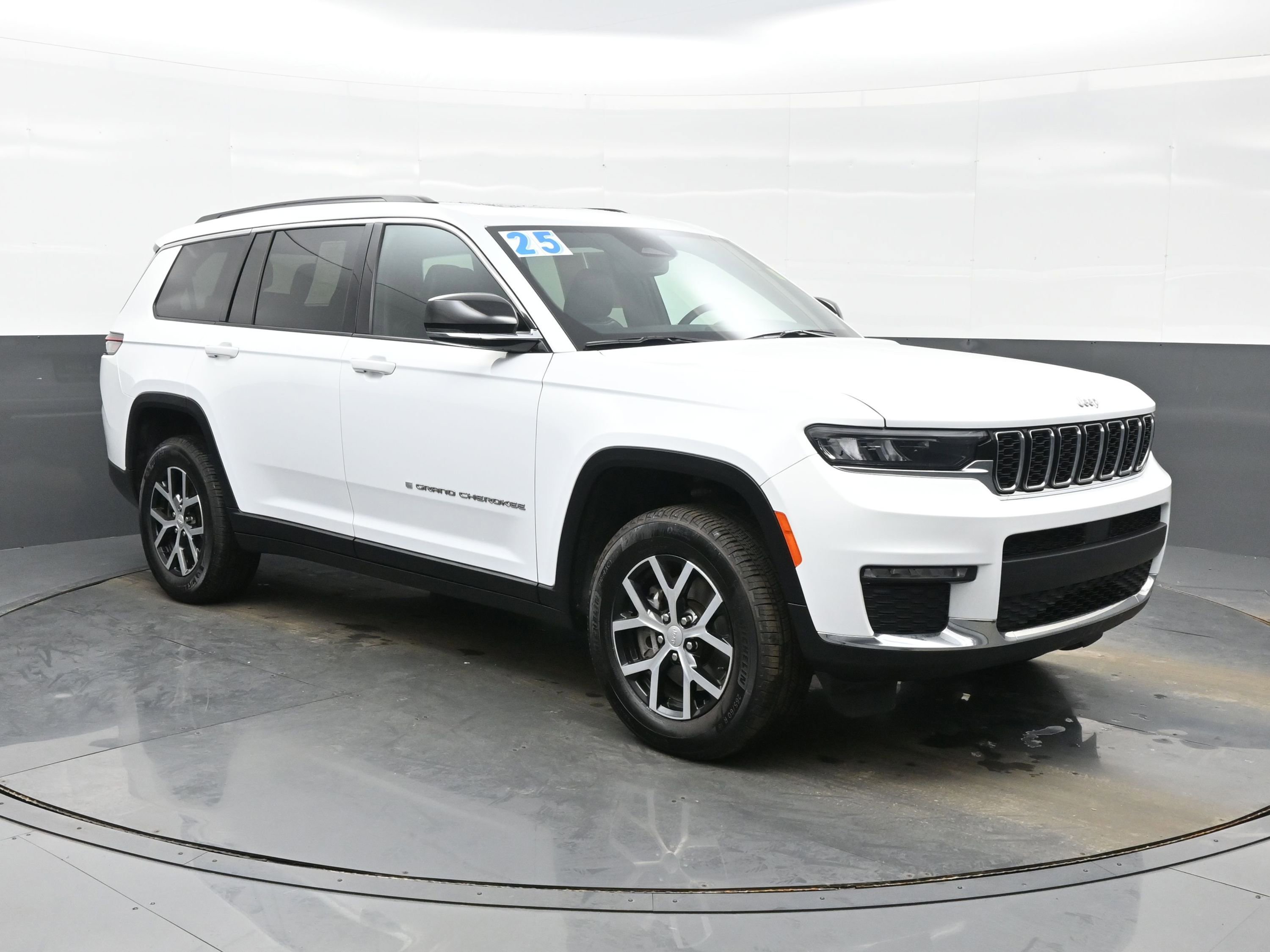 Used 2025 Jeep Grand Cherokee L Limited image 8