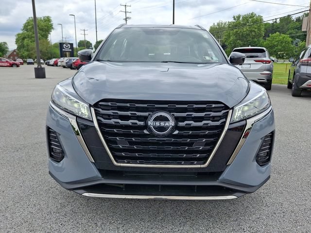 Used 2023 Nissan Kicks SR w/ SR Premium Package FWD image 3