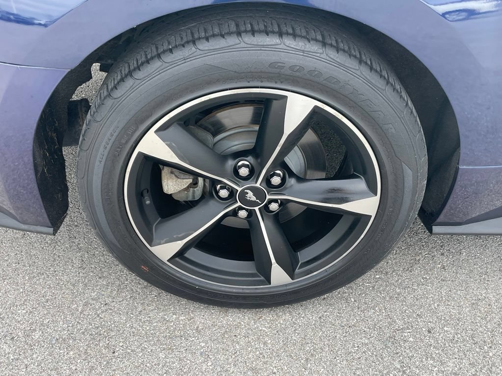 Used 2018 Ford Mustang Coupe RWD image 19