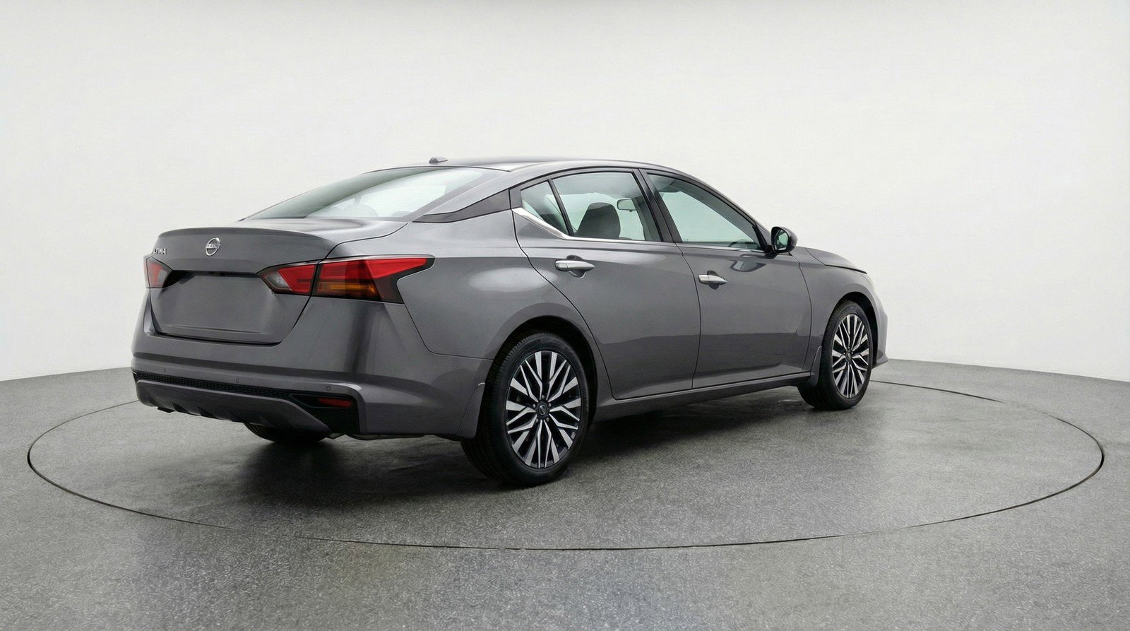 Used 2025 Nissan Altima 2.5 SV FWD image 9