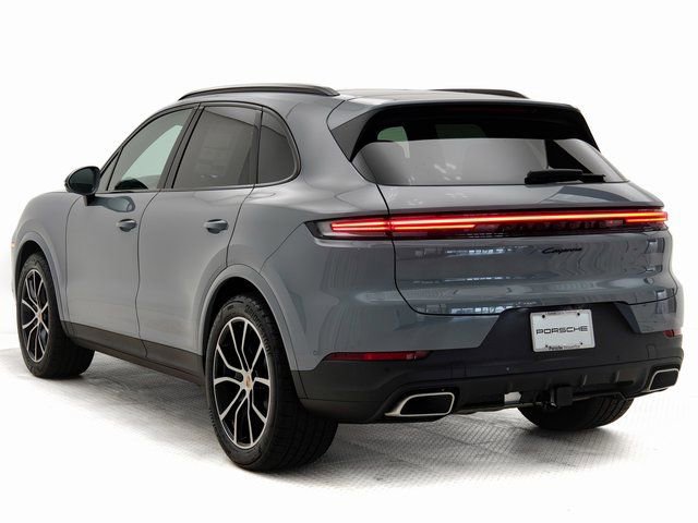 Certified 2025 Porsche Cayenne image 3