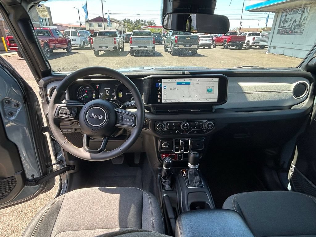 Used 2024 Jeep Wrangler Unlimited AWD/4WD image 14