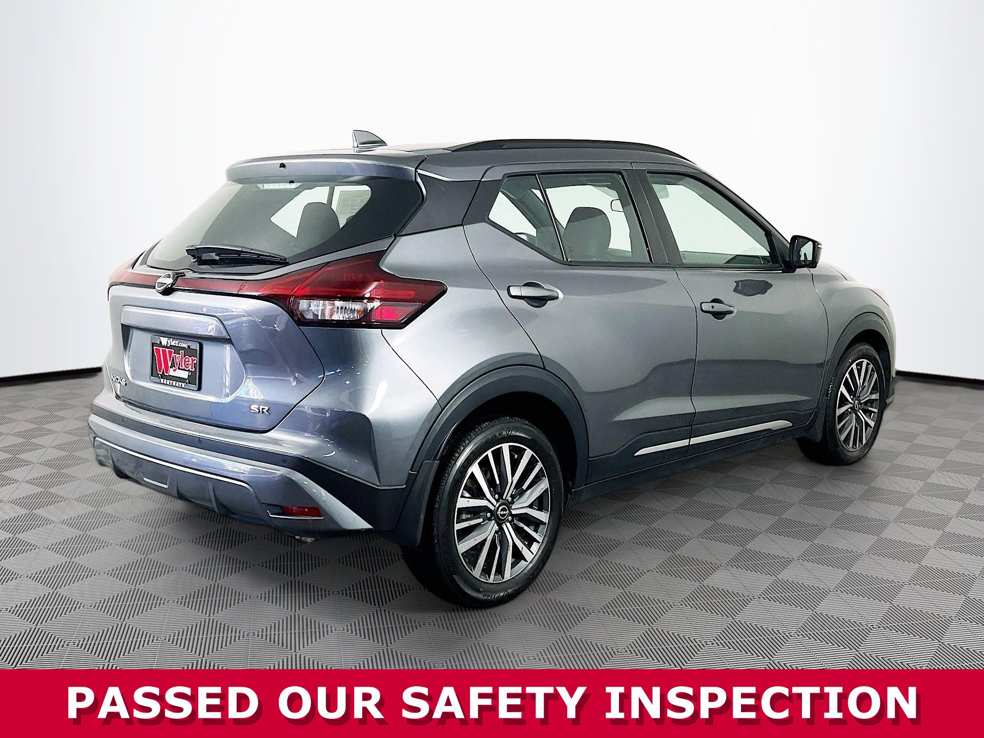 Used 2023 Nissan Kicks SR image 28