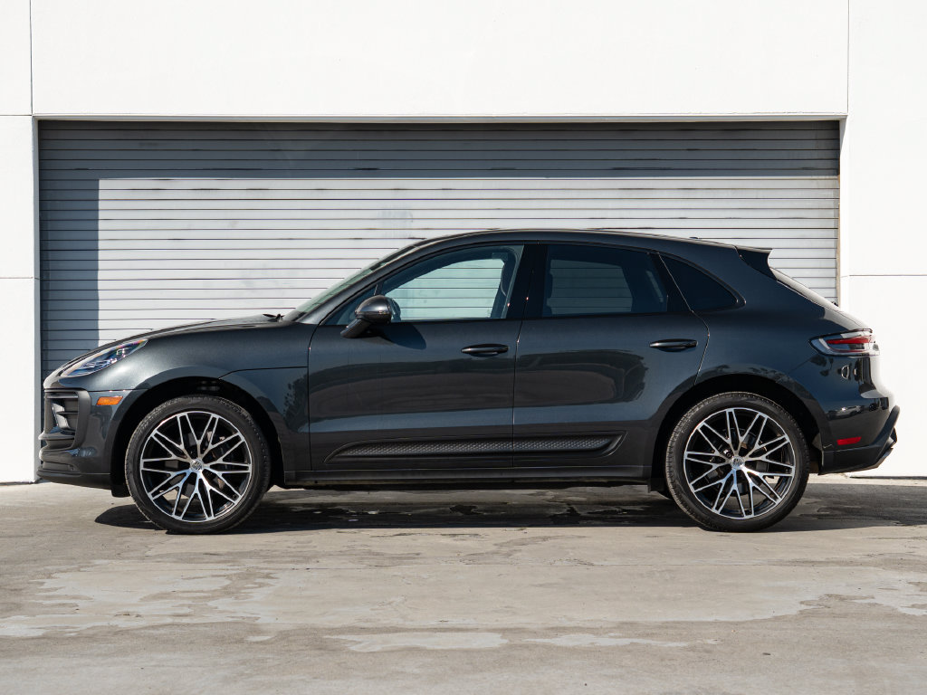 Certified 2023 Porsche Macan AWD/4WD image 2