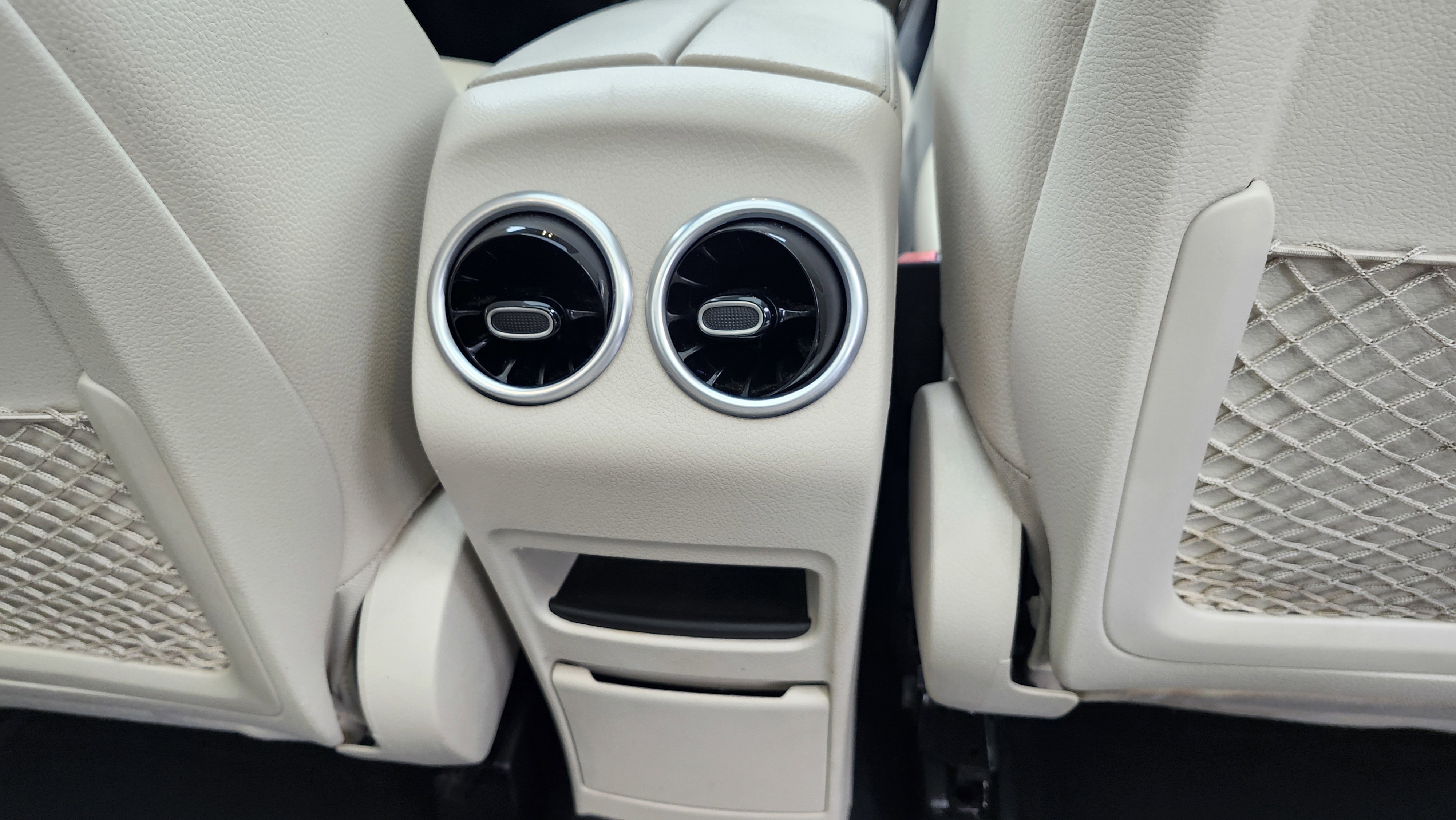 Used 2020 Mercedes-Benz GLB 250 w/ Premium Package image 15