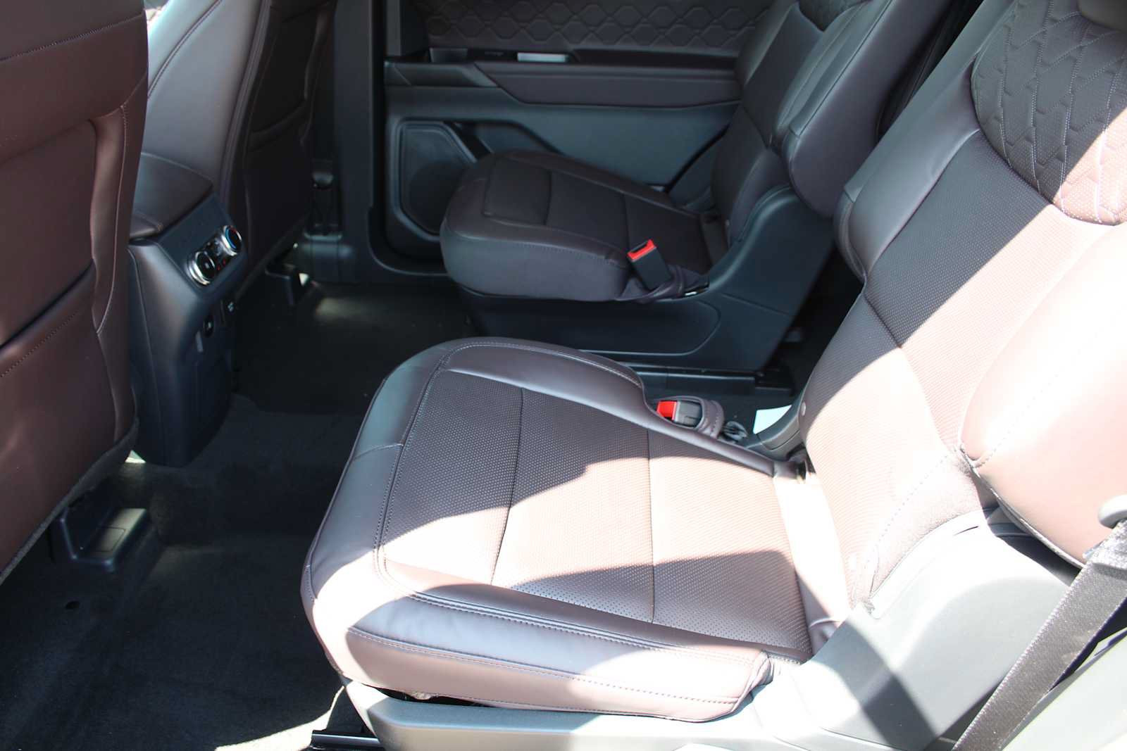 New 2026 Ford Explorer Platinum w/ LUX Leather Package AWD/4WD image 30