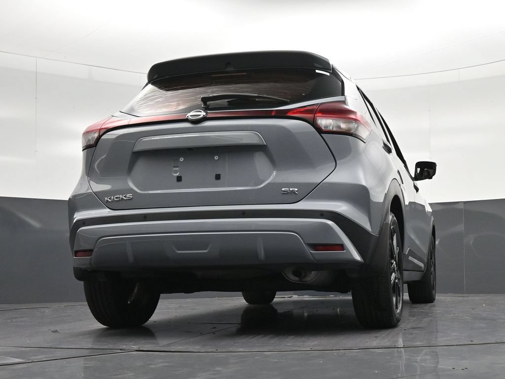 Used 2022 Nissan Kicks SR w/ Premium Package FWD image 28
