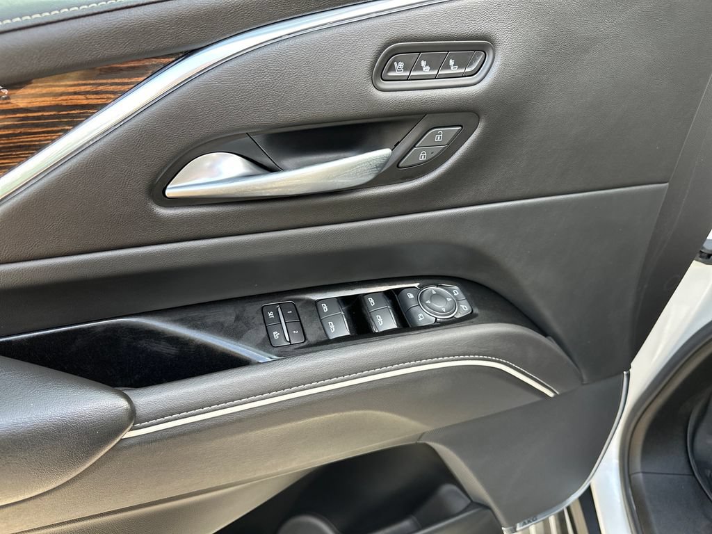 Used 2021 Cadillac Escalade Premium Luxury AWD/4WD image 17