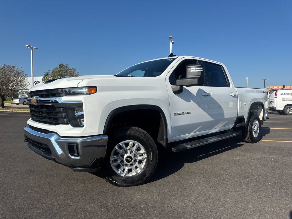 Used 2025 Chevrolet Silverado 2500 LT AWD/4WD image 1