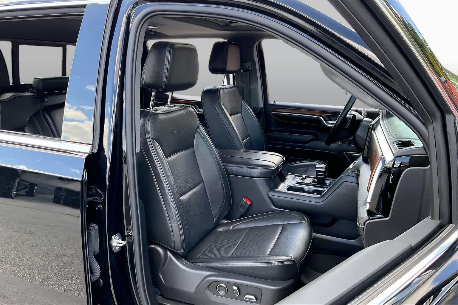 Used 2024 GMC Sierra 1500 Denali w/ Technology Package AWD/4WD image 9