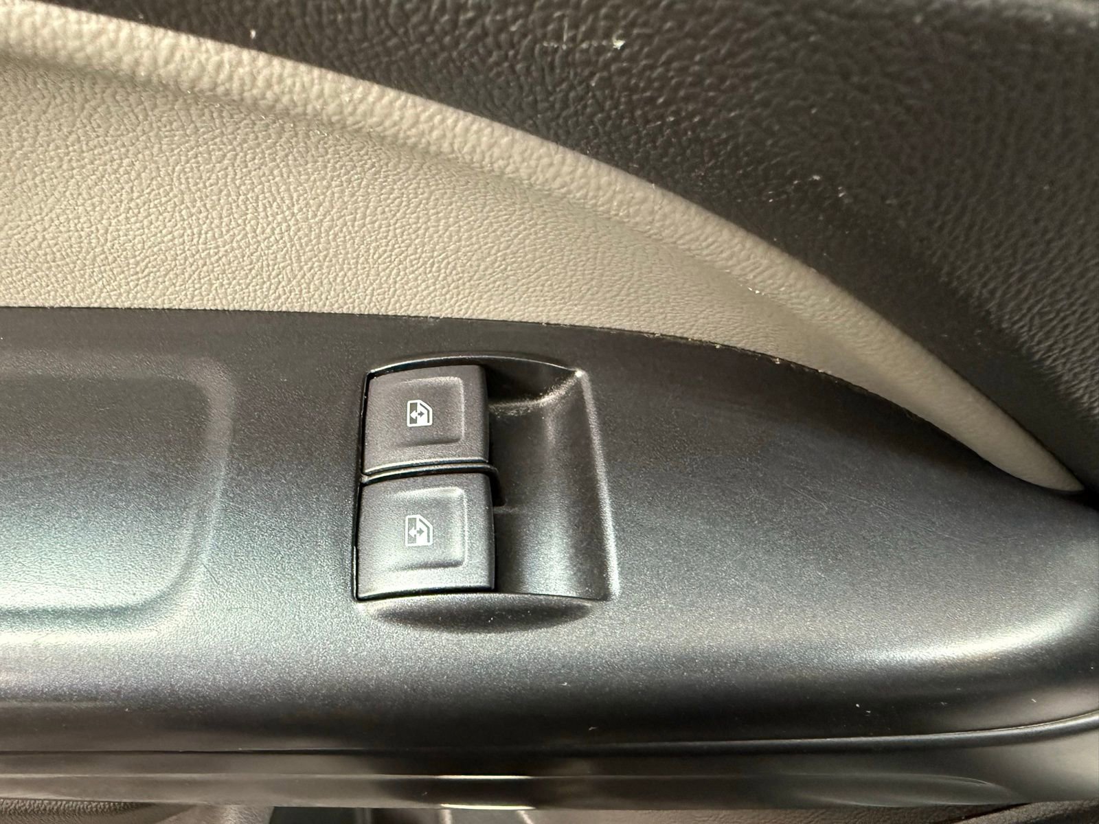 Used 2022 GMC Canyon Elevation Standard image 13