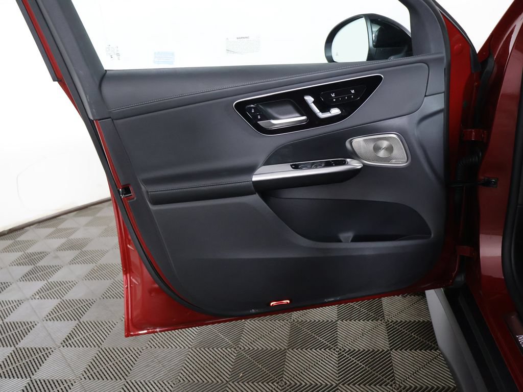 Used 2024 Mercedes-Benz GLC 300 4MATIC w/ AMG Line image 27